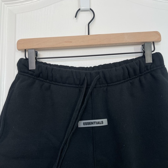 Fear of God ESSENTIALS Black Sweat Shorts XXS - Picture 4 of 11